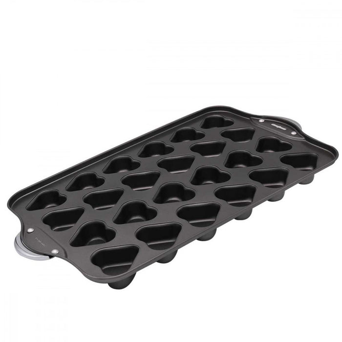 قالب تشيز كيك صغير على شكل قلب مع قاعدة قابلة للإزالة